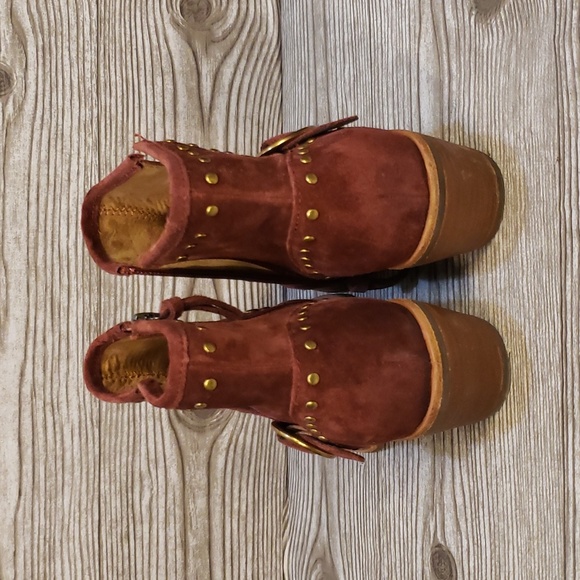 Sofft rustic red  suede with gold studs full zip low heel boots size 7.5 - Picture 4 of 8